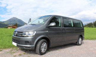 Location voiture minibus Calvados - Volkswagen Caravelle de profil